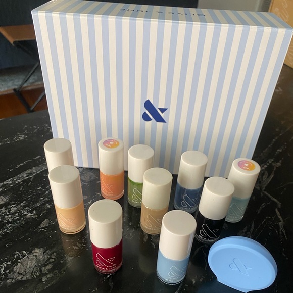 OLIVE & JUNE Assorted Nail Polish & Collectors Box - Picture 5 of 5